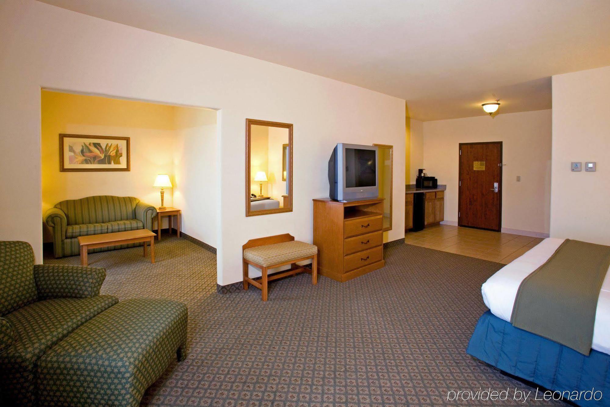 Holiday Inn Express Hotel & Suites Rio Grande City, An Ihg Hotel Room photo